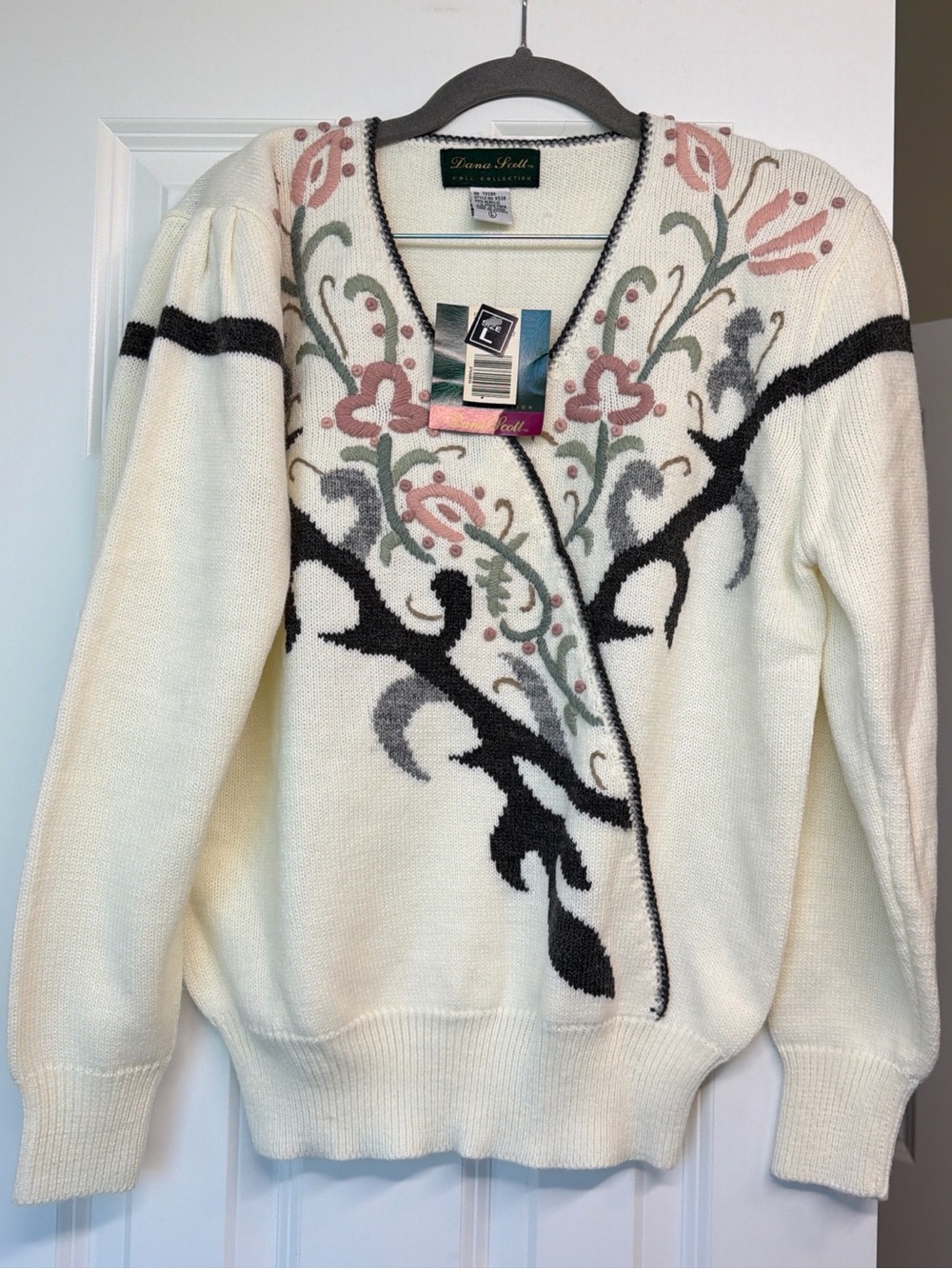 Dana Scott Cream V-Neck Sweater with Floral Jacquard